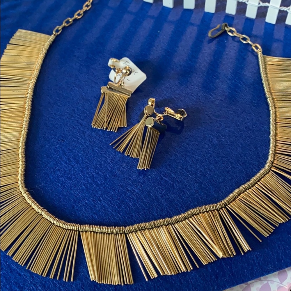 Necklace and earring set